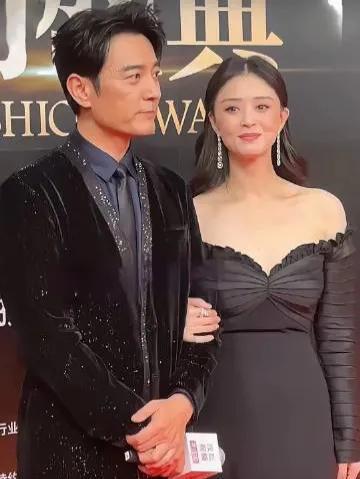蒋欣与李光洁太有缘了！他俩从15岁(李光洁)和13岁(蒋欣)就相识于艺术学院，合