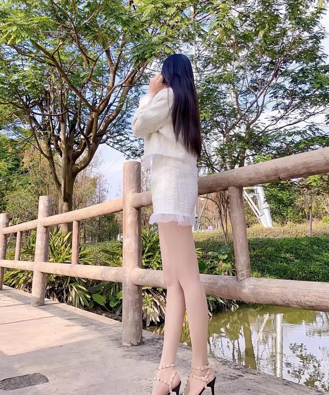 #怎样搭配才能显得腿长#腿长裙短