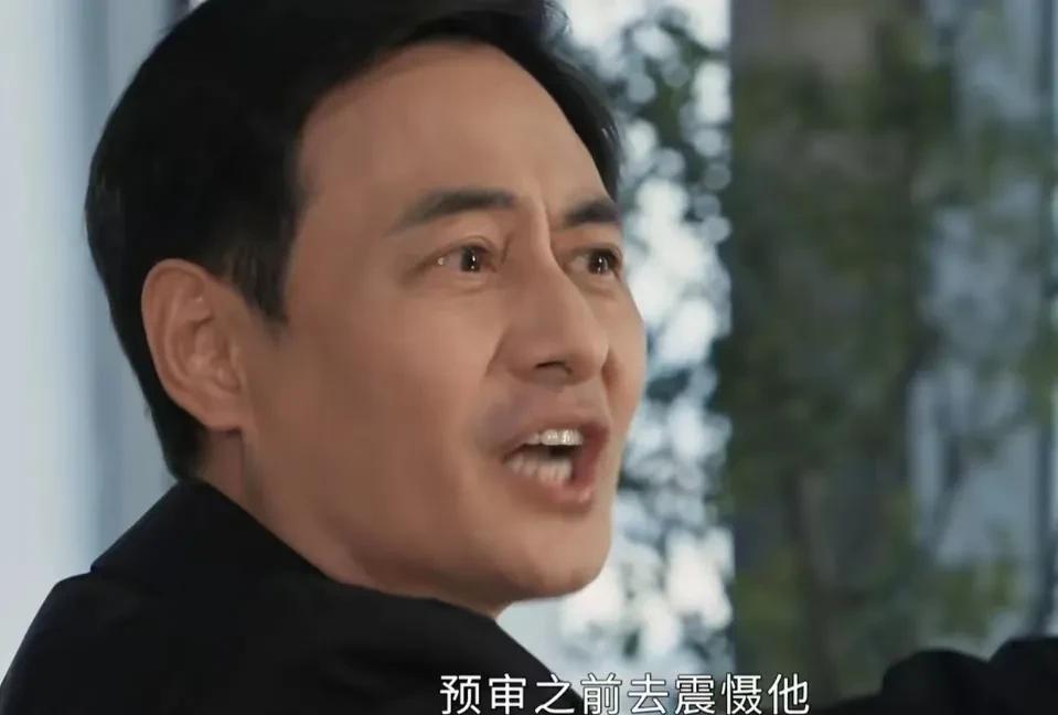 《以法之名》孙飞刚刚离开，雷广发就被发电了。
孙飞真是又狂又蠢，
这分局长不知是