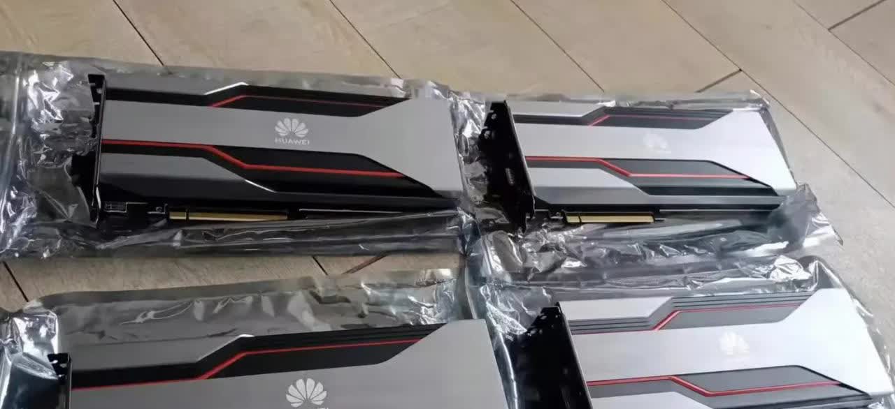 华为昇腾计算卡，据说一块12万 ​