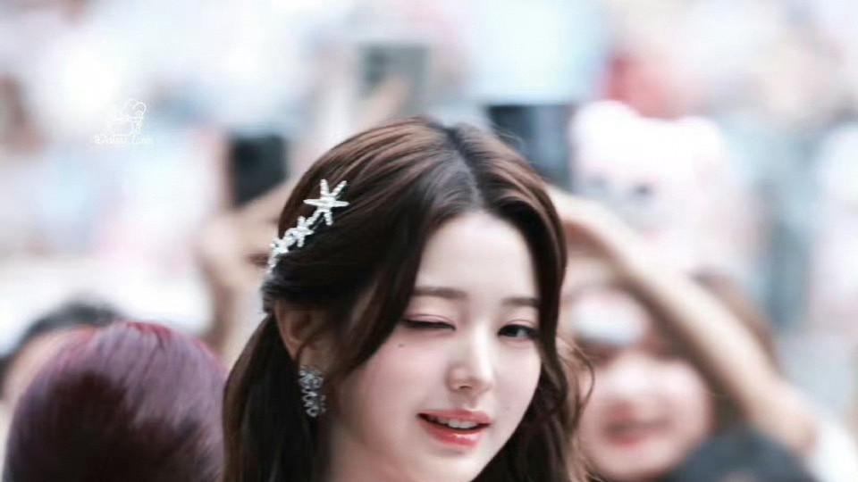 张元英：AAA红毯与直播的“双料甜心”