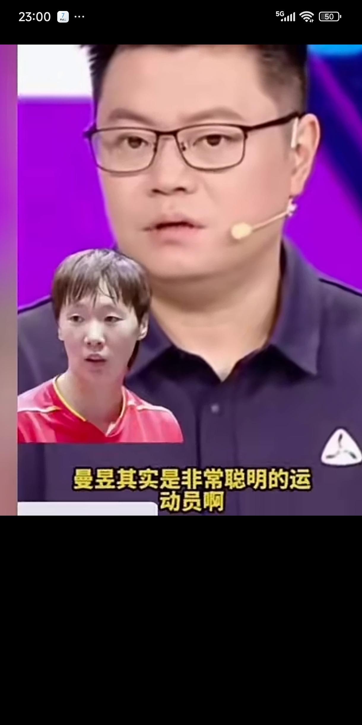 喜欢乒乓球的人一定都很熟悉这个人，他就是国乒前队员侯英超，他是削球打法，也是既丁