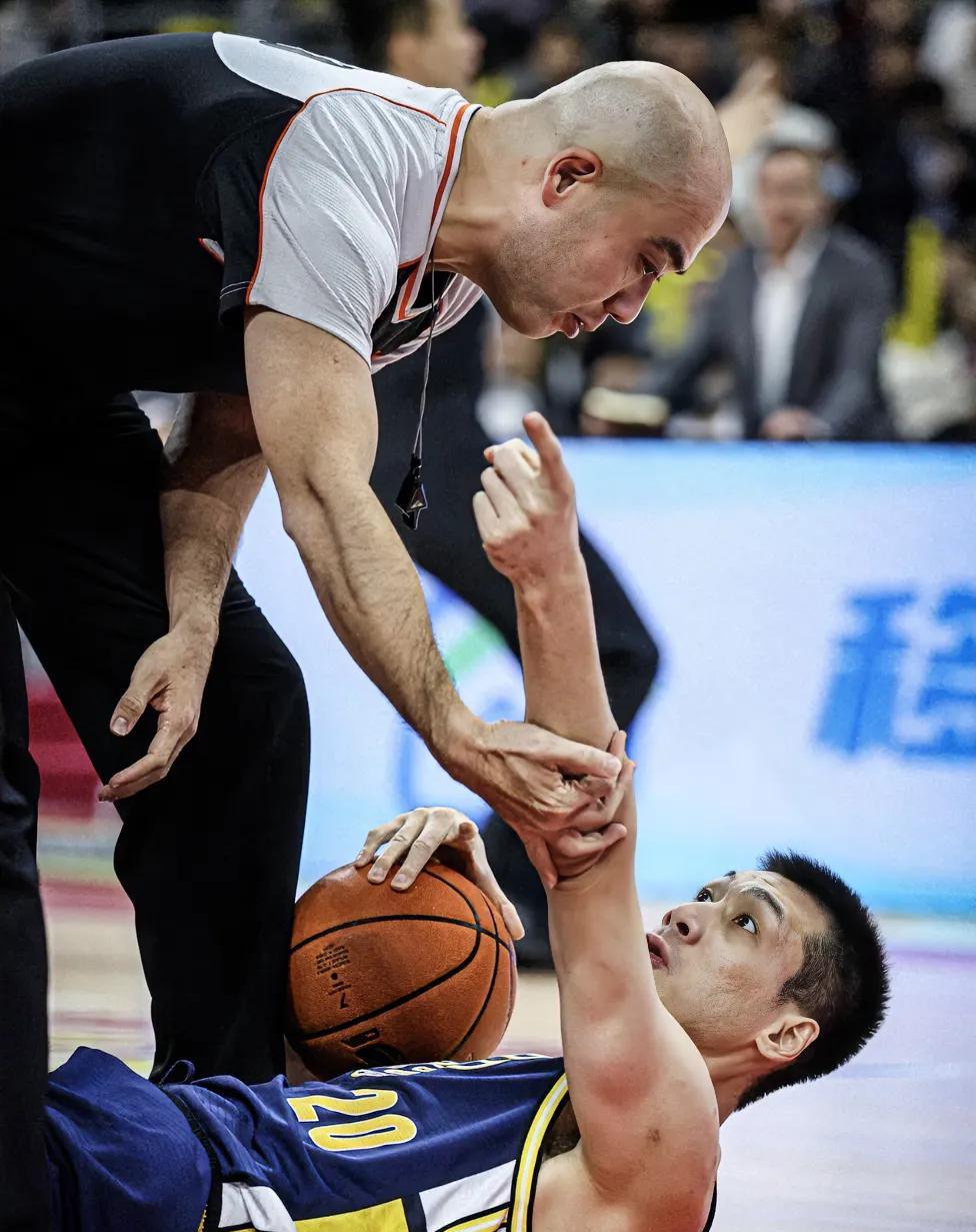 同样34岁，刘铮375分，李晓旭210分，任骏飞呢？
CBA常规赛已经结束，除了