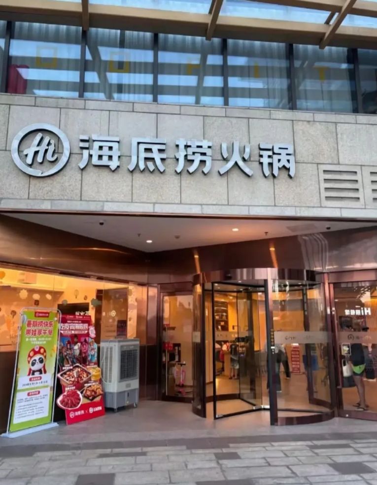 社保新规一出，餐饮店马上就行动起来了

既然招全职的员工得交社保，那招兼职的临时