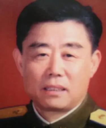 1968年1月，四架美军战机闯进我国领空，上级下令击落敌机，但导弹营长陈辉亭敢抗