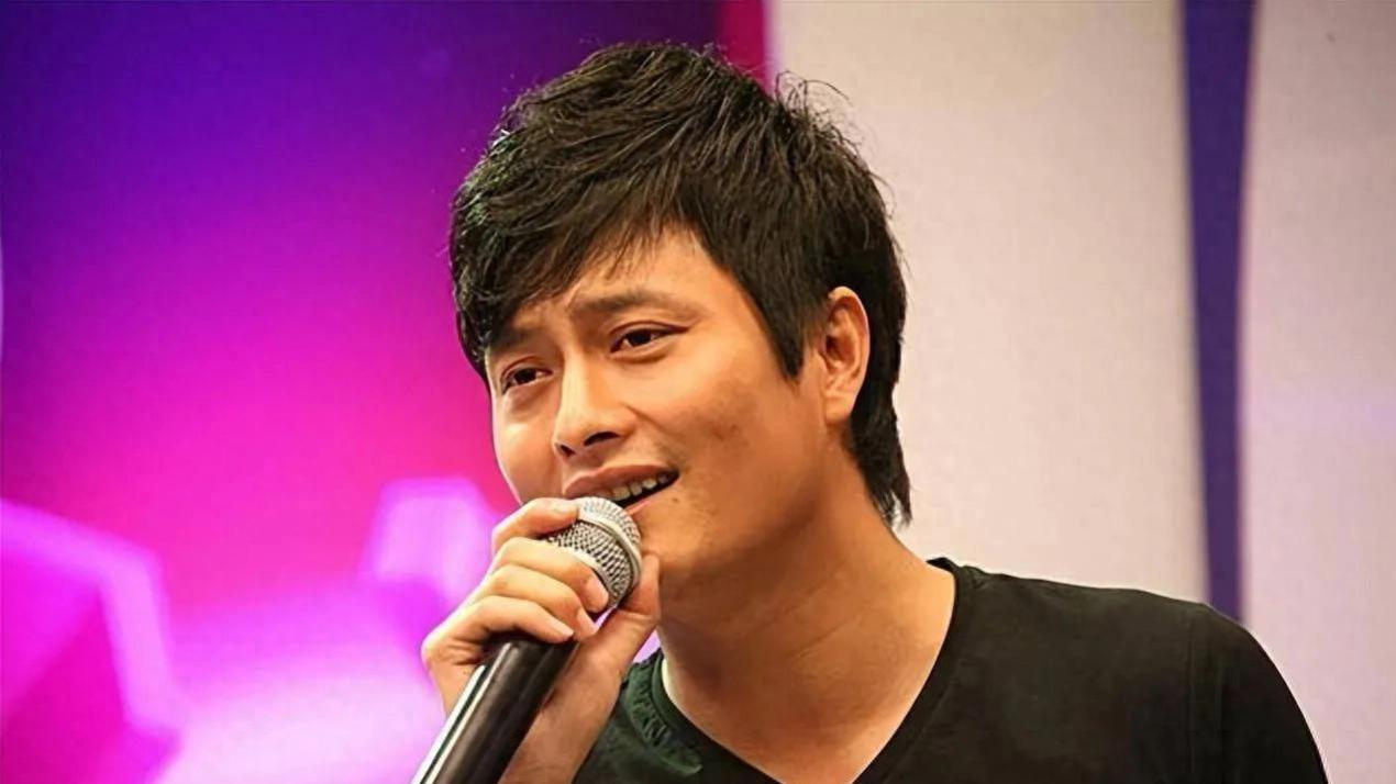 狠断15年发妻娶小11岁校花 昔日顶流歌手现沦落县级商演