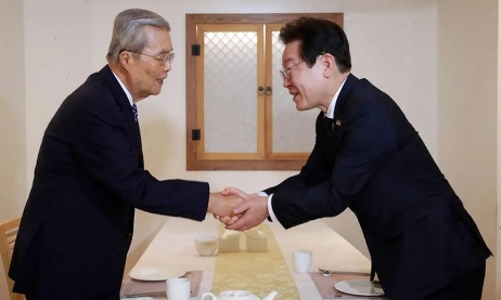 李在明动手了？金龙大被紧急逮捕，尹锡悦翻盘希望破灭！
本周五，韩国检方在未获得法