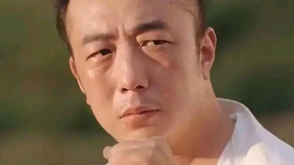 群演男演员因脑出血在出租屋去世，同行：大家都在赶工期，身体有点儿扛不住