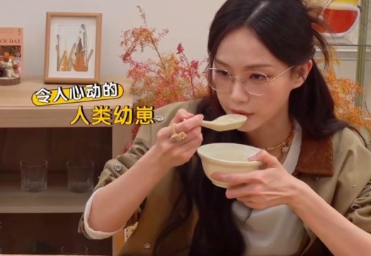 李一桐辟谣生娃传闻，大方分享工作计划

近日，针对网上流传的生娃传闻，李一桐亲自