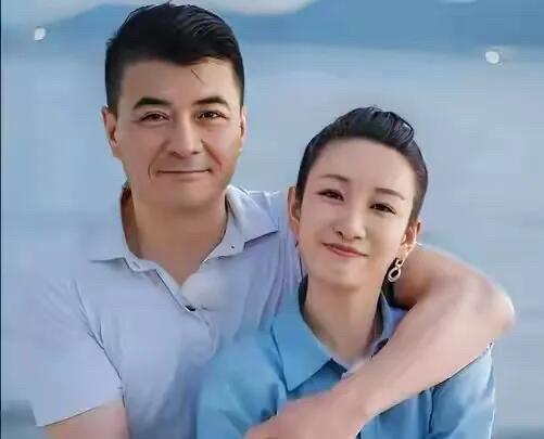 其实王新军不难看的，在男演员中颜值算中等，不过他的演技是真好。可惜了儿子没有遗传