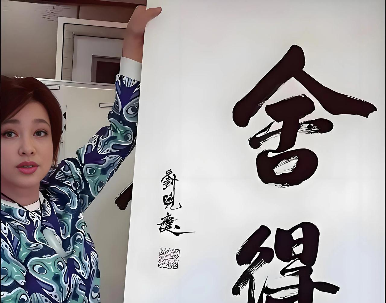 刘晓庆与倪萍，是当今文艺界，大名鼎鼎的风云人物，而且，还都是中国影坛的金鸡影后。