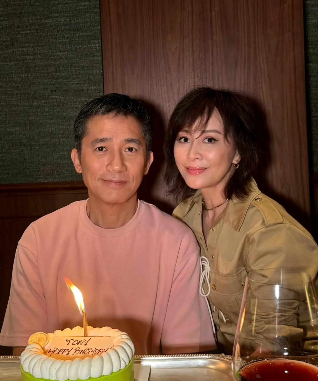 刘嘉玲祝梁朝伟生日快乐！
62岁的梁朝伟，眼睛清澈得像一个小孩子！
