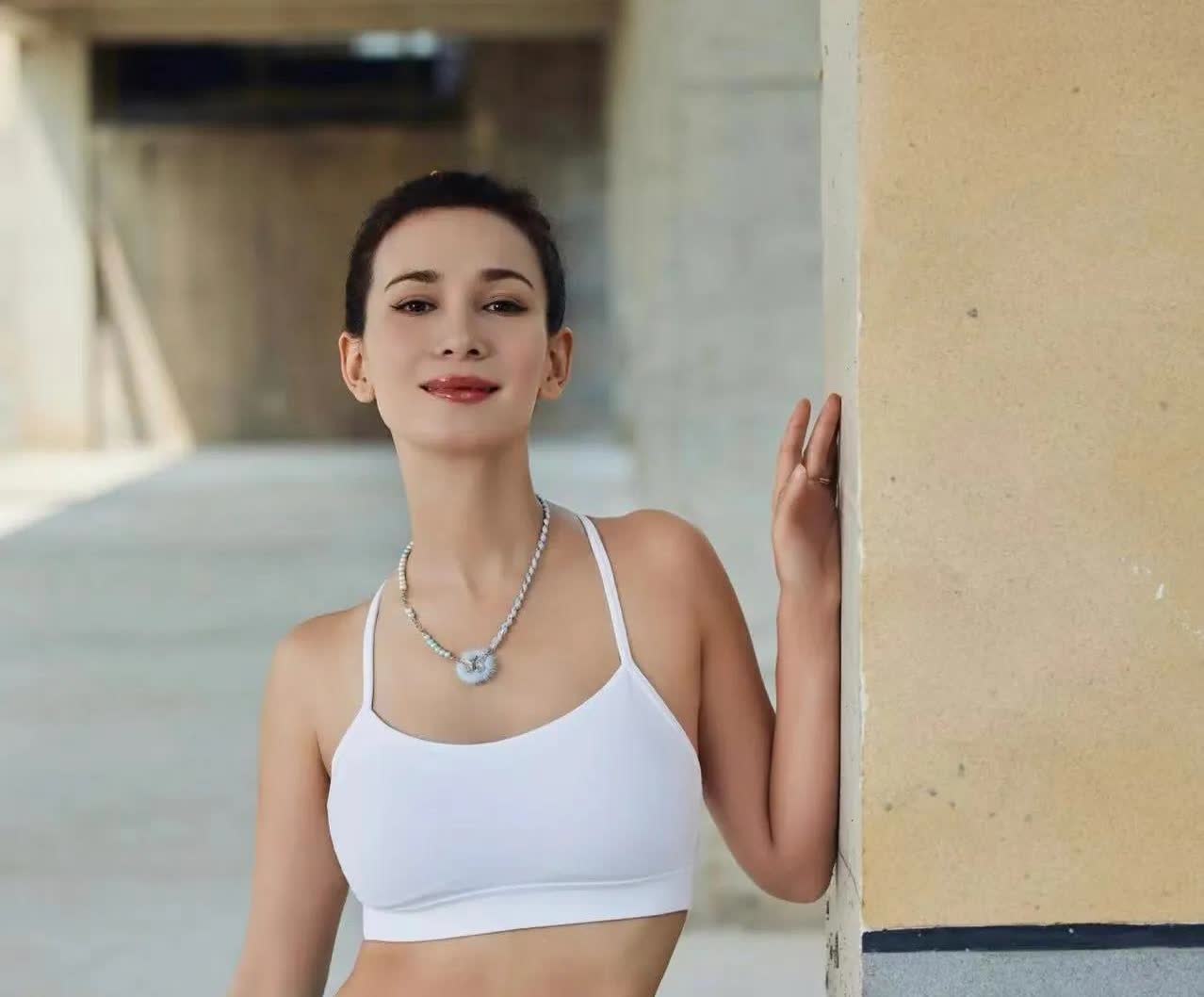 其实，说句实话，

卢靖姗就算没和韩庚走到一起，换成任何一个人，哪怕是最近离
