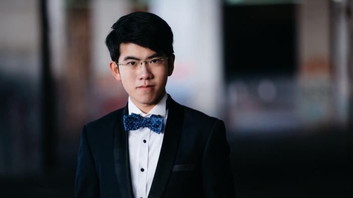 香港首位范·克莱本国际钢琴大赛冠军 沈靖韬 签约环球音乐 即将推出全新独奏专辑