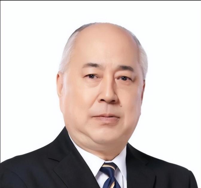 钱学森的儿子钱永刚，一生中两次辍学，初中数学考30分，高中没念完就另谋出路，而父