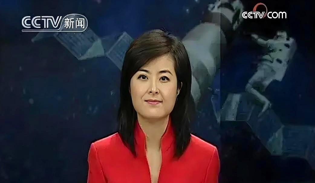 42岁的“央视名嘴”张泉灵辞职后，趁60岁的丈夫不注意，带着147万存款前往上海