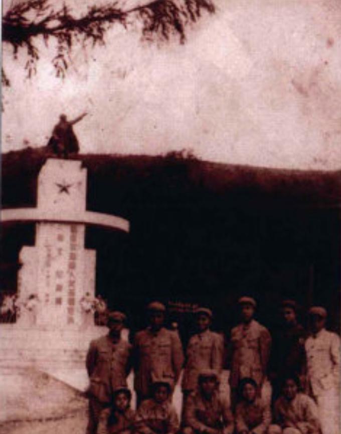 1950年10月，中国人民志愿军入朝作战后，国内各省组织医疗队支援前线。贵州省抽