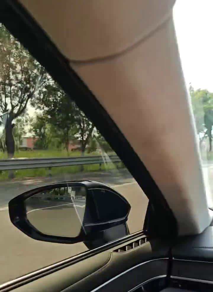 教大伙个省油的小妙招，就是不能开空调，而且玻璃还不能摇开，没有风阻。
