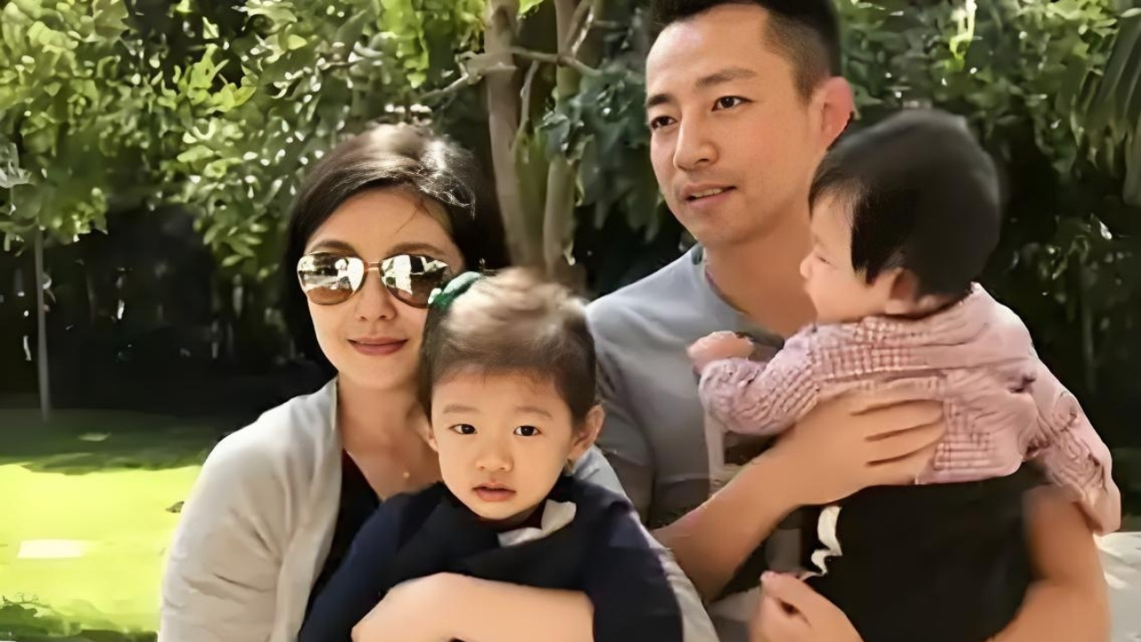 大S儿子罕见露面，笑容满面似已抛却丧母之痛，网友热议不断