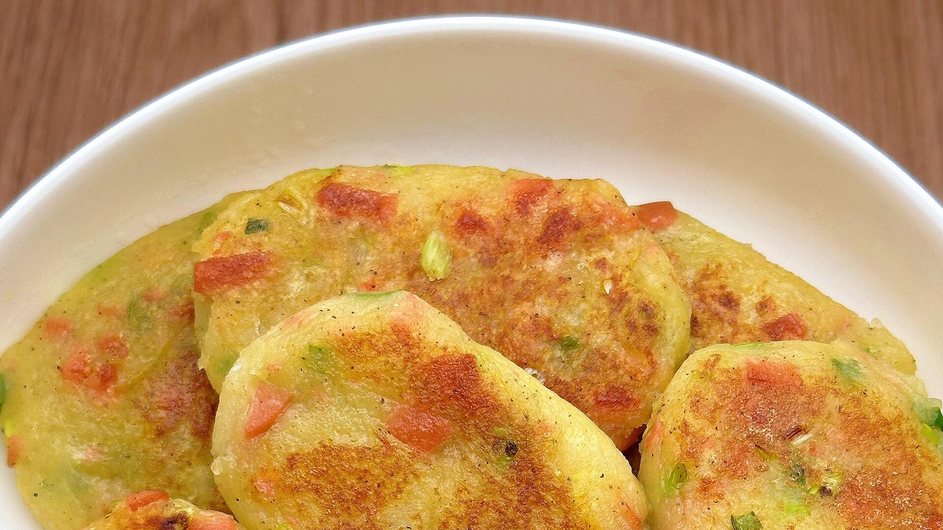 土豆香肠饼：外脆里糯一口封神！减脂期狂炫不胖的神仙饼