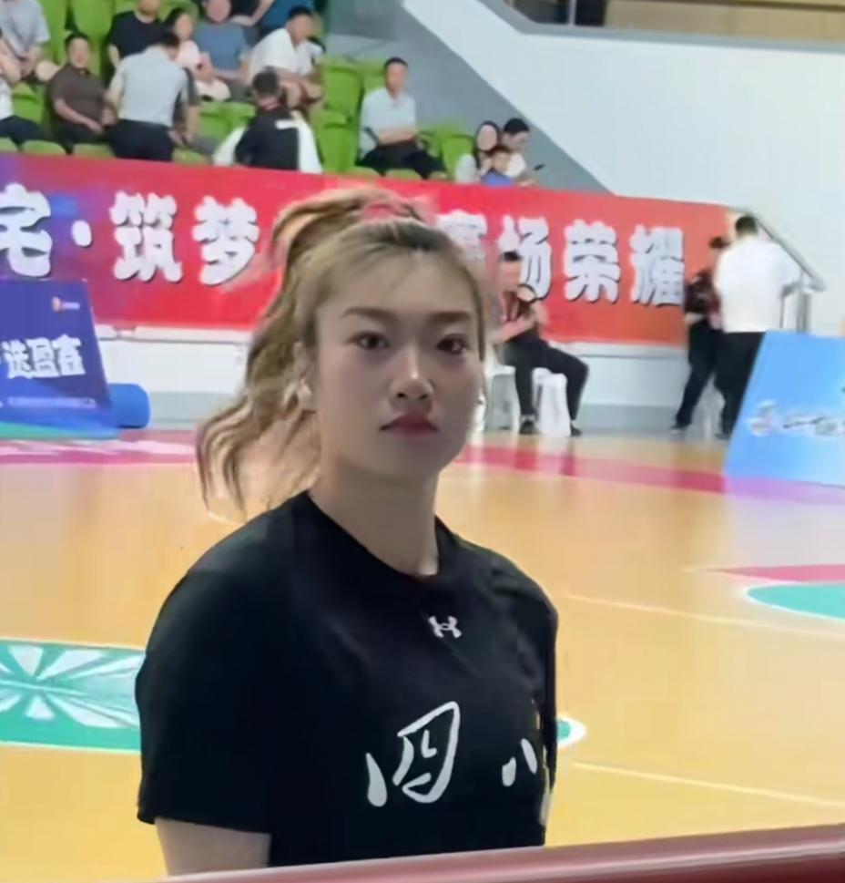 李梦是中国女篮历史上实力最均衡的世界级球星，她在赛场上的灵活机动、勇猛精进的超常