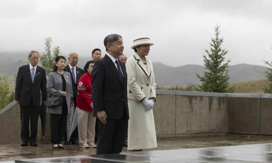 前脚日本天皇访问啦蒙古国，祭拜了死在蒙古国的关东军，后脚蒙古国公布了2025年上