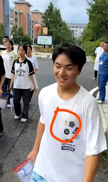 “泪目了”我可以带我妈妈进考场吗？江西一个考生向监考老师问出了这样的问题，
监考