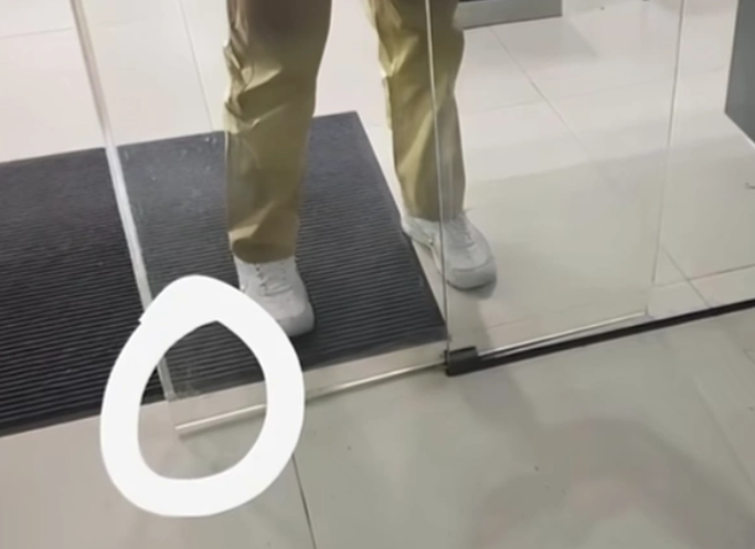 “你的脚夹坏了我们的门！”小鹏汽车荒唐言论引爆网络