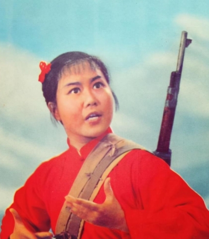 1988年，上海京剧院《智取威虎山》剧组赴美演出。不料，剧组30多人全部滞留不归