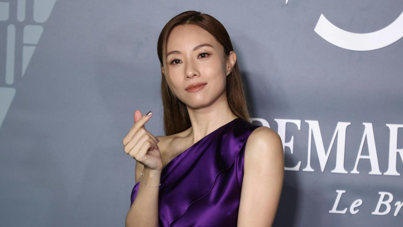 邓丽欣出席名表活动，赞男友贴心会安排，妈妈认可未来女婿