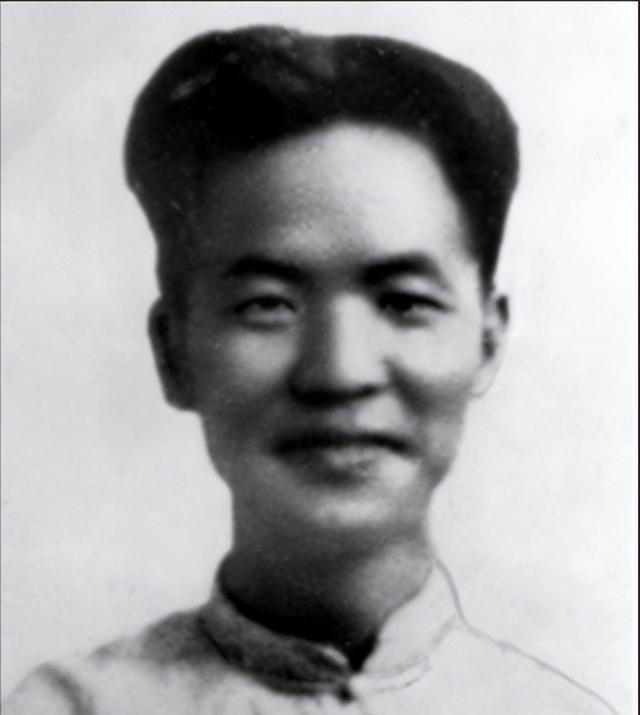 1909年，年仅15岁的邓中夏不得不娶自己的嫂子为妻，但嫂子已经和哥哥成婚一年，