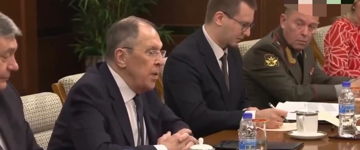 俄媒发文称，俄罗斯外长在会见朝鲜外相时表示：“俄朝拥有‘不可战胜的战斗兄弟情谊’