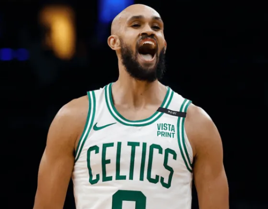 NBA常规赛，凯尔特人主场迎战灰熊的比赛正在进行中。目前双方第2节战罢，凯尔特人