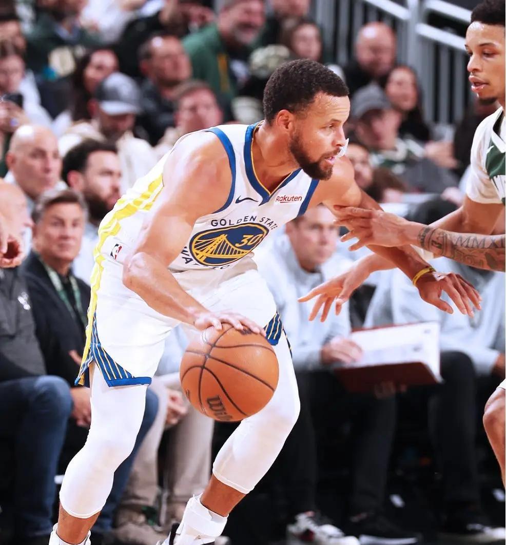 勇士客场110-120雄鹿。勇士（4-2）：库里27分6板4助、库明加24分8板