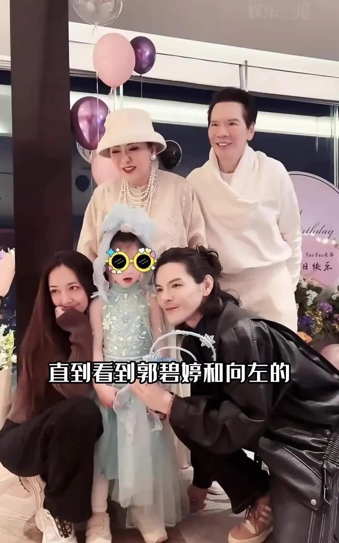 向佐晒女儿正脸照，幸福满溢引祝福
近日，向佐在社交平台上大方晒出女儿的正脸照，瞬