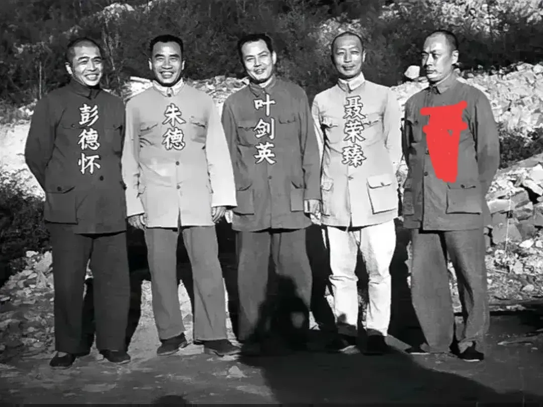 这才是朱总司令他们的真实相貌，不要再被电视剧里的美貌欺骗，现在的电视剧真的太忽悠