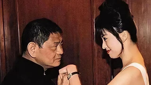 23年前她抛下满月的儿子，从24楼跳下，就算疯，陈宝莲也是被逼疯