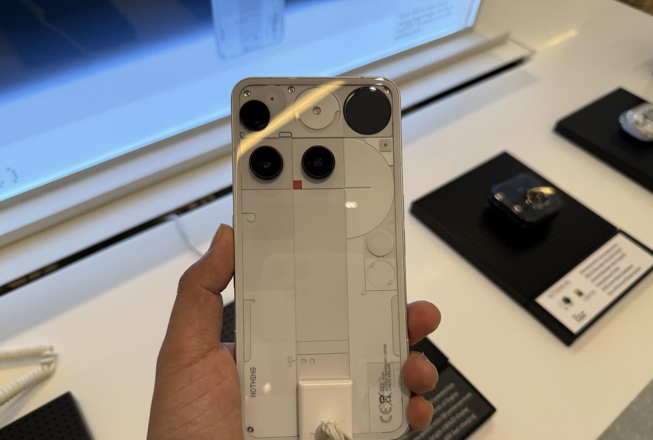 看到Nothing Phone 3的真机了，之前看海外博主各种吹，实际观感和质感