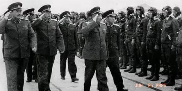 珍贵的一张照片。
1955年11月，贺龙元帅，黄克诚大将，叶剑英元帅，粟裕大将，