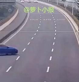 高速公路上逆行，这妥妥的是“人生捷径”啊。
这是一段交通安全警示教育视频，小仙女