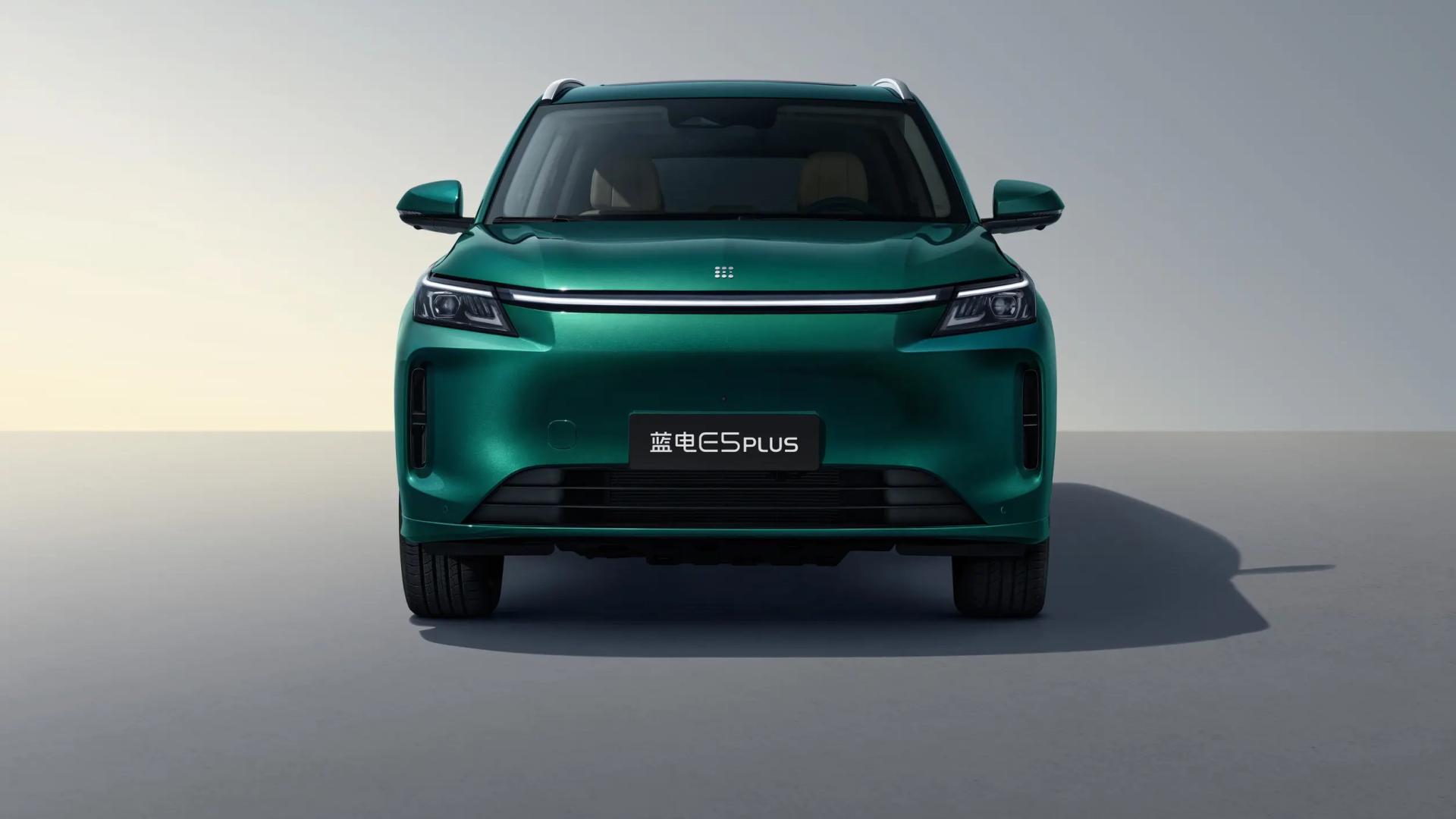 赛力斯打响第一枪！7座中型SUV仅7.98万，比亚迪都得喊声“哥”！