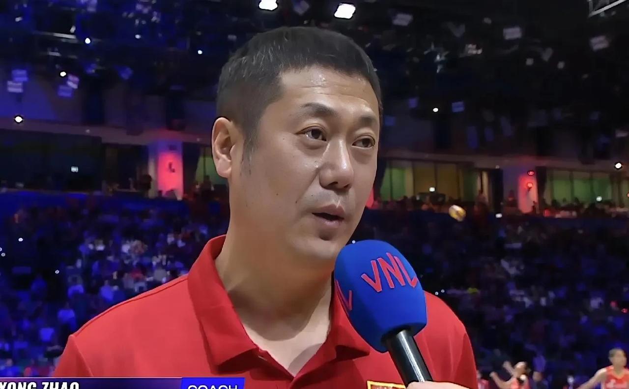 中国女排2-0大比分暂时领先日本女排，赵勇指导接受采访主要指出两点:
     