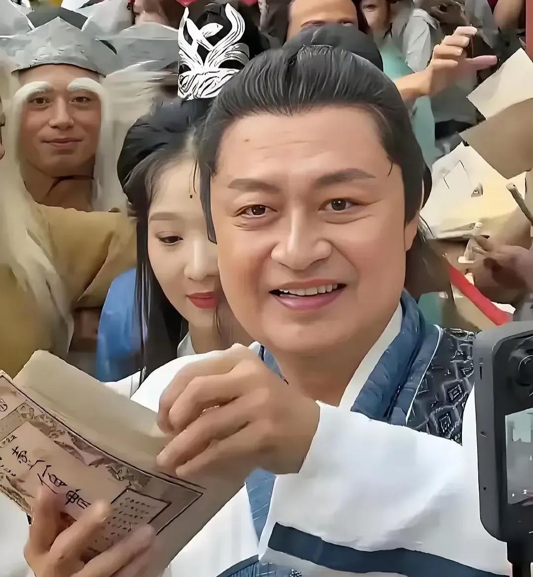 马景涛这是老了
还是打美容针了
这脸怎么感觉浮肿了
我记忆中的咆哮帝
不是这样啊