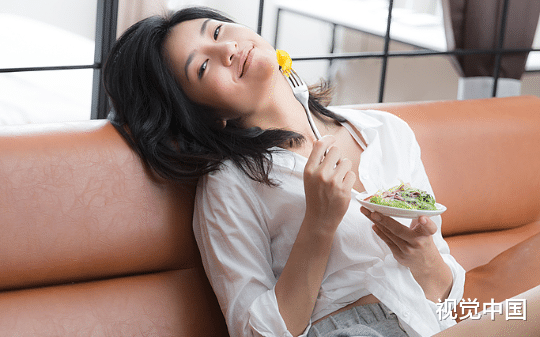 他说我只是替身，命没了就再找一个