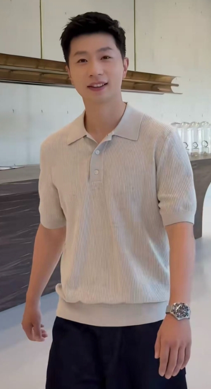 马龙真的好帅呀！每次他一出现，都给人干净清爽的感觉，就好像刚洗过澡一样！马龙真的