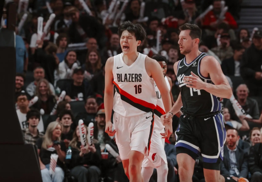 感觉开拓者队内氛围不妙，是不是排挤杨瀚森？
乐福这个双向球员真的把自己当成首轮秀