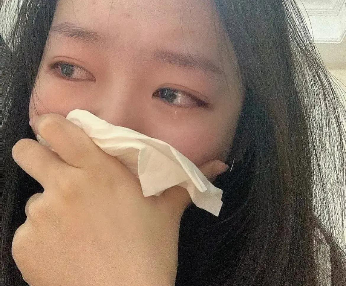 夜里十点，前夫突然给我发信息，问我过得好不好？我看到了，没有回复。



十分钟