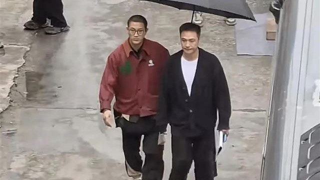 63岁吴镇宇穿拖鞋深夜吃火锅，两轮点菜才吃饱？网友：太接地气！