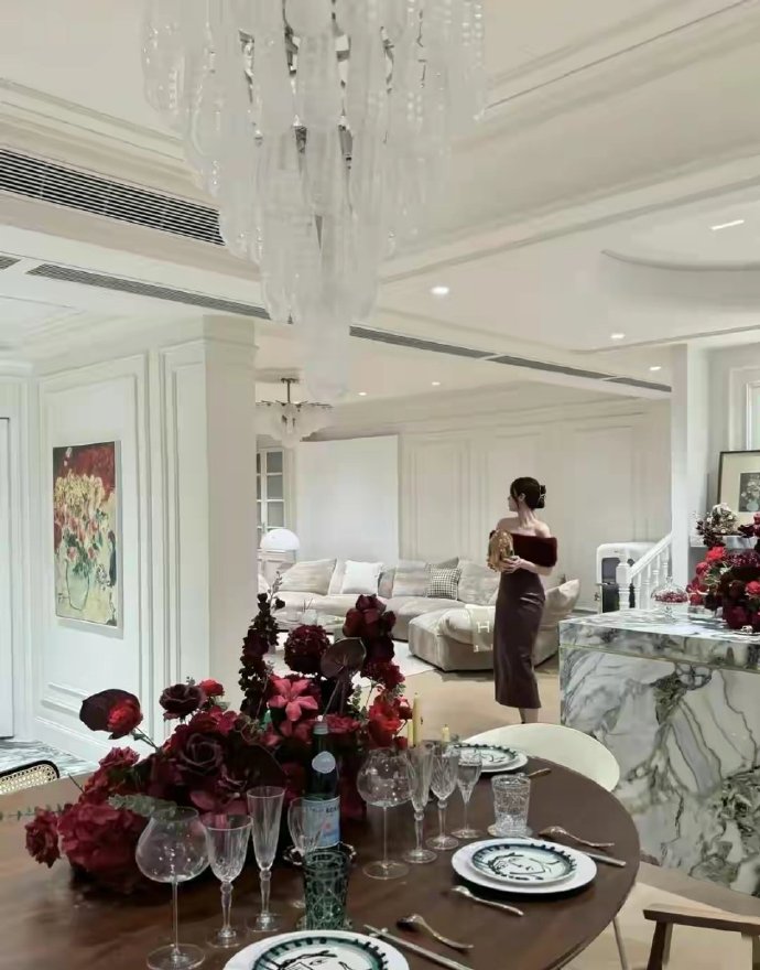 在北京家里过圣诞，意外曝光内景，难怪她看不上冯绍峰 ​​​