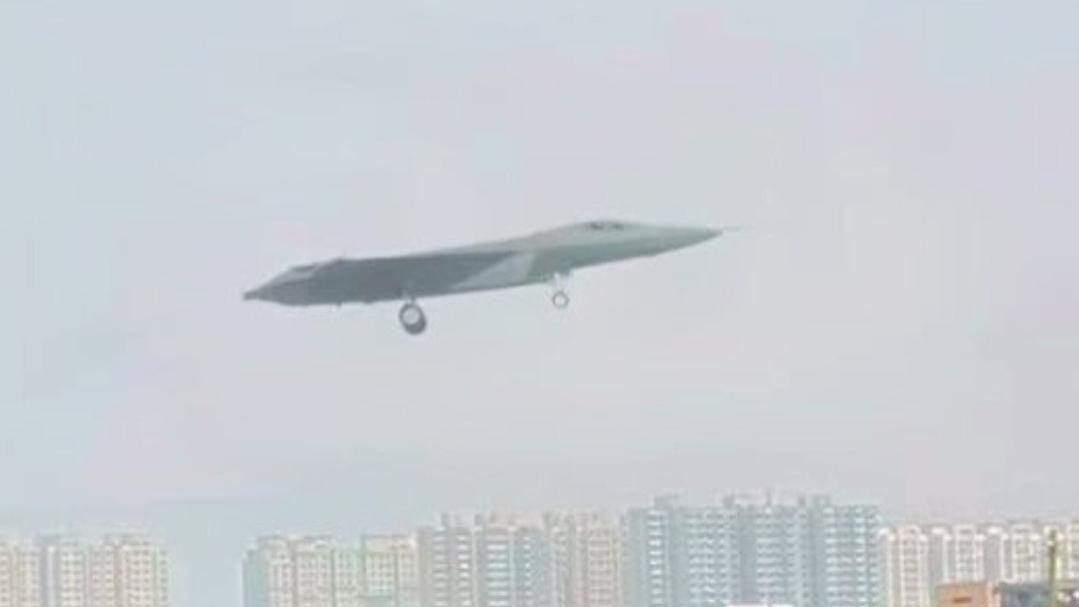 北边六代机新版本？疑似单座版现身，看来真是瞄准了上舰需求！